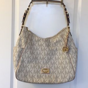 Michael Kors Vainilla Shoulder Bag